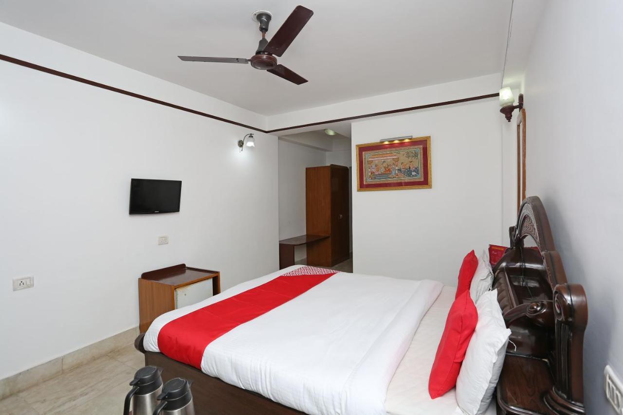 Oyo Capital O 5879 Radha Damodar Residency Hotel Puri Exterior photo