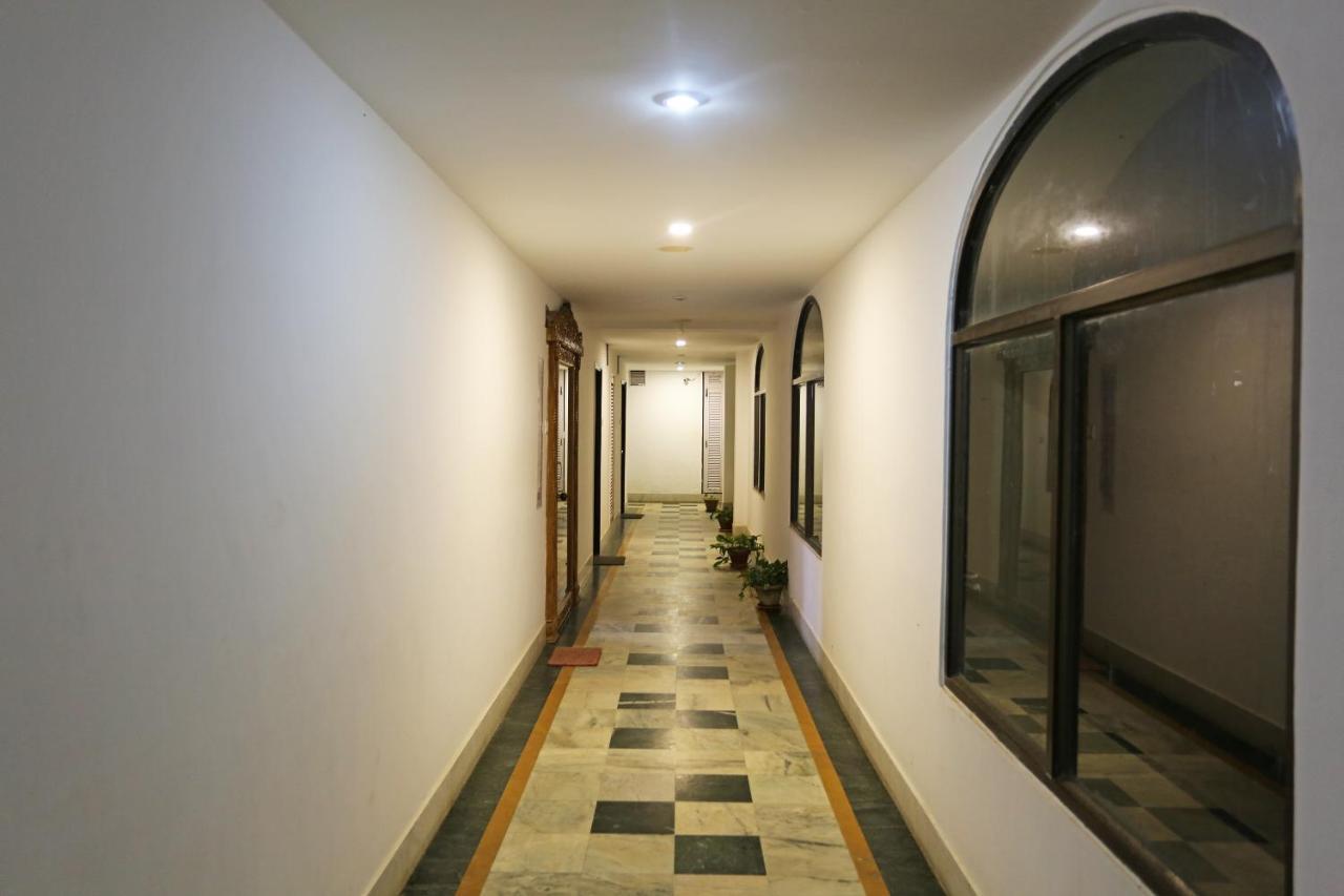 Oyo Capital O 5879 Radha Damodar Residency Hotel Puri Exterior photo